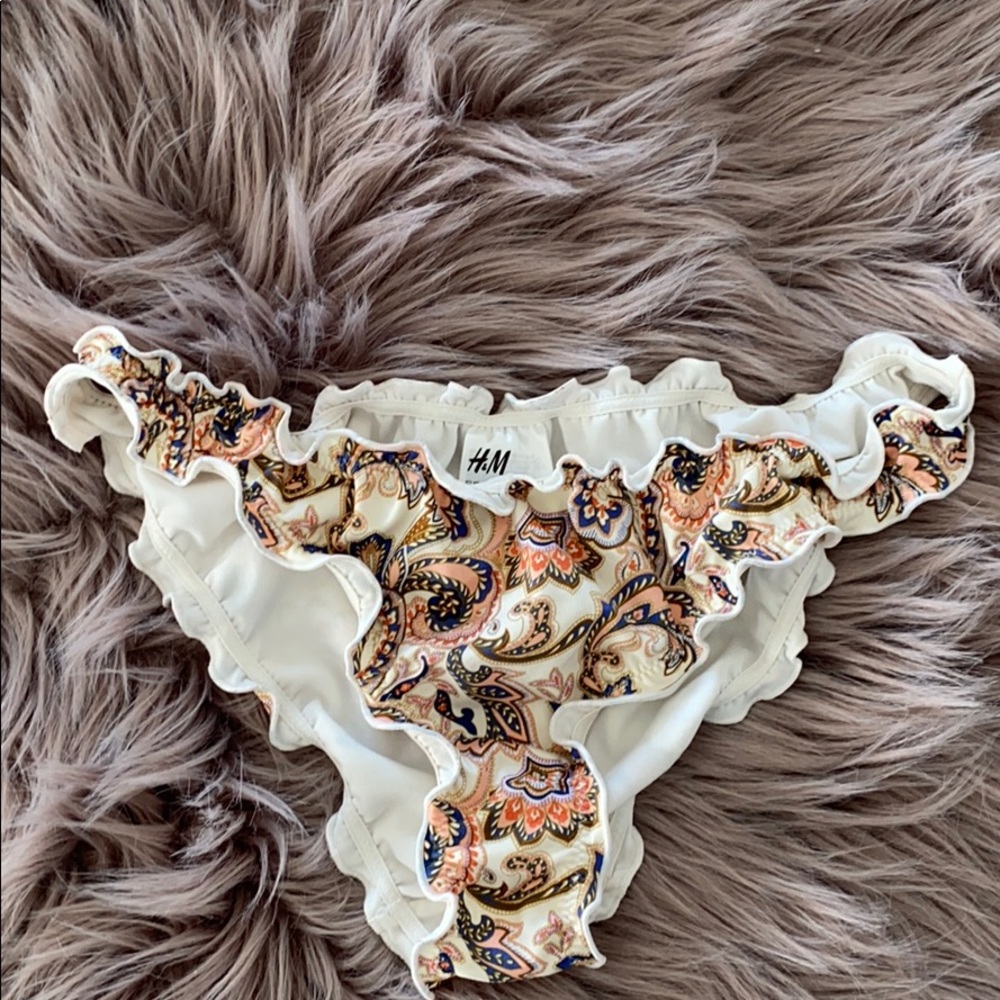 H&M Padded Top Bikini and Ruffle Bottom - Picture 8 of 10